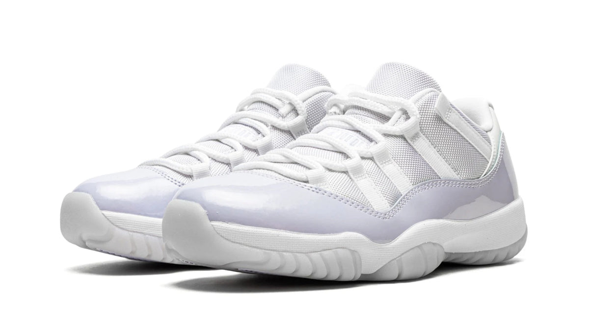 AIR JORDAN 11 LO WMNS "Pure Violet"