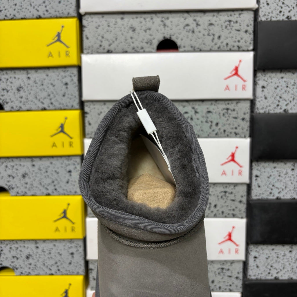 UGG Classic Ultra Mini Platform Boot – Suede Ankle Boot with Shearling Lining, Tonal Cross-Strap Closure & All-Grey Chunky Platform Sole in Grey