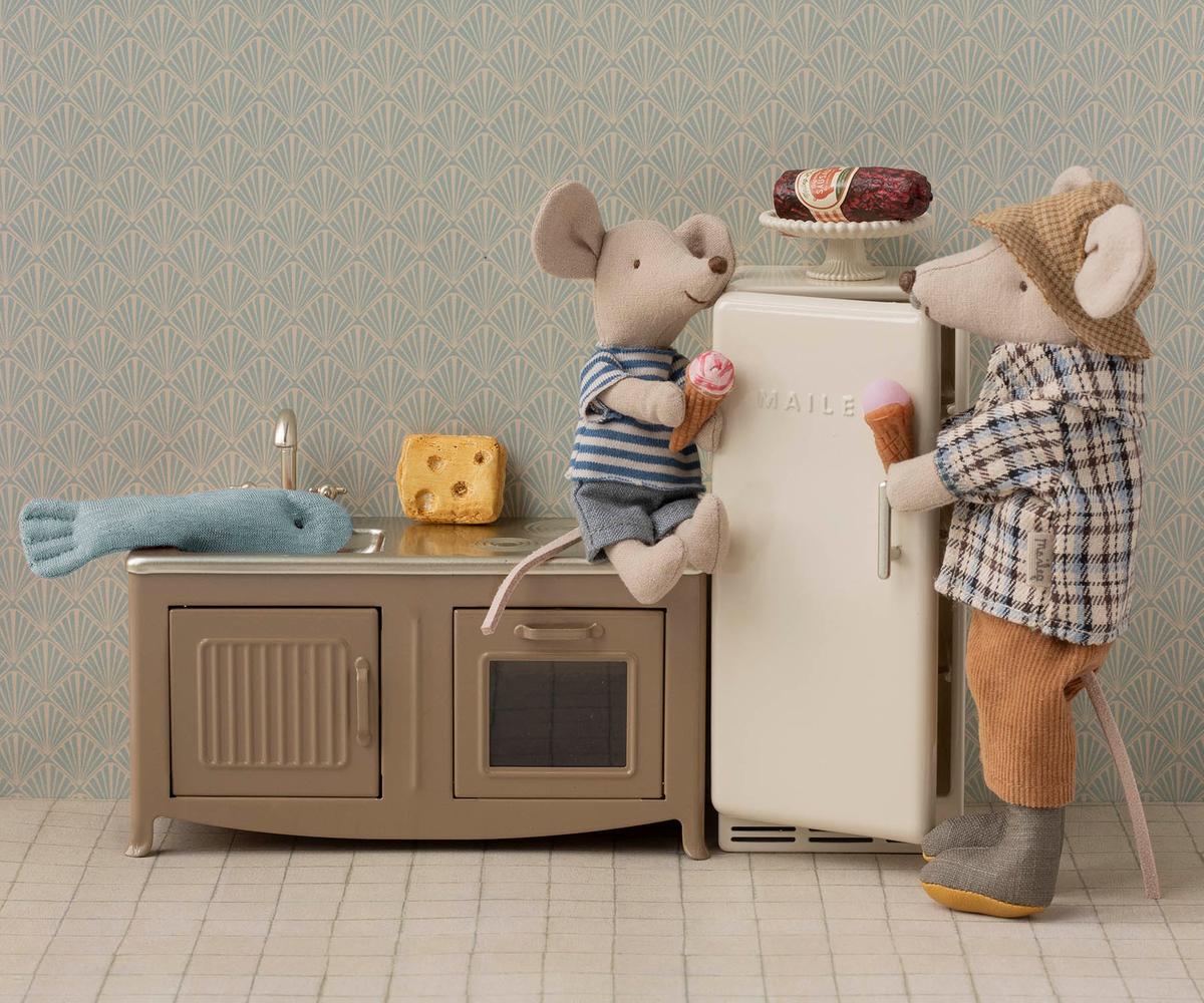 Clothes, Granddad mouse