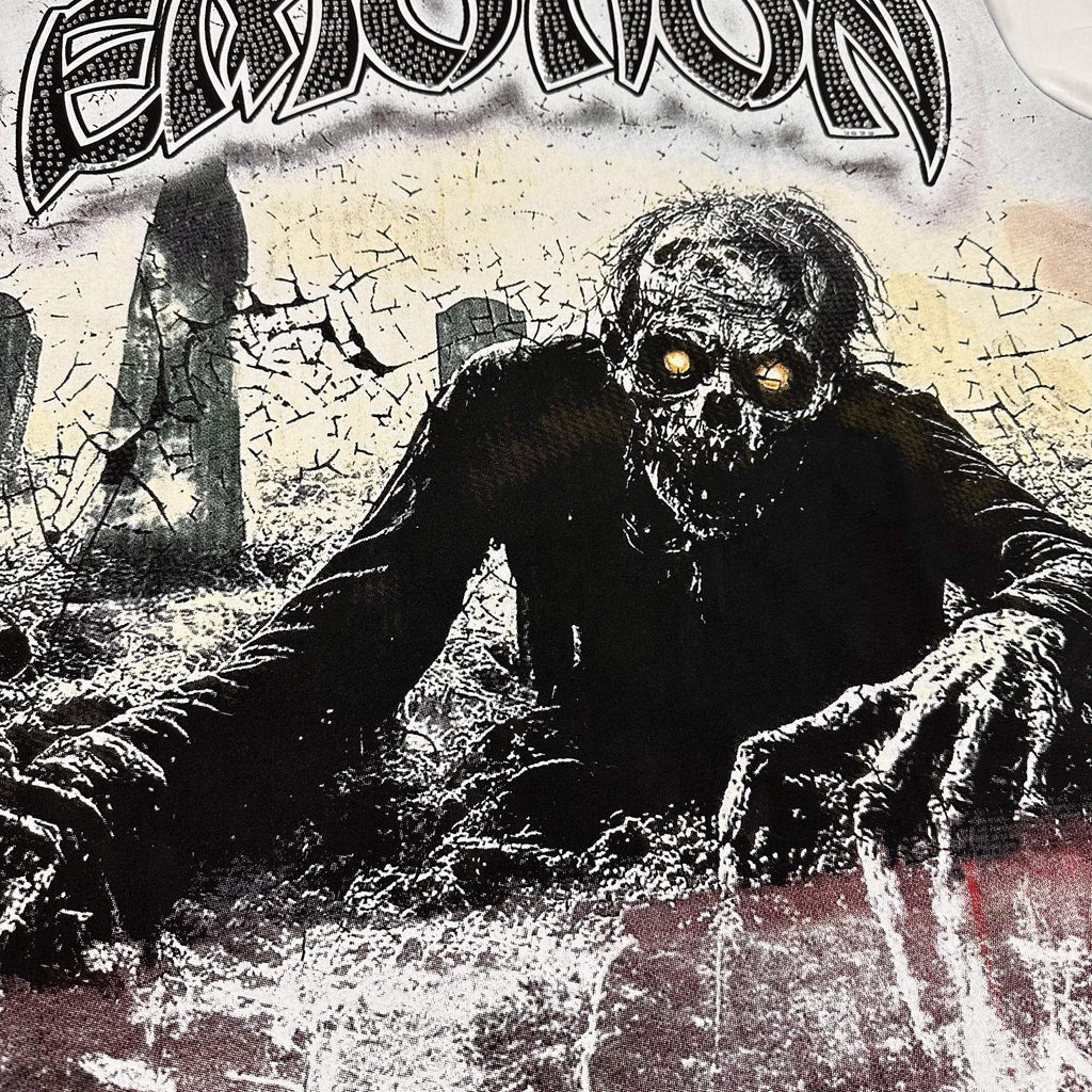 MIXED EMOTION Skull Graveyard Graphic T-Shirt