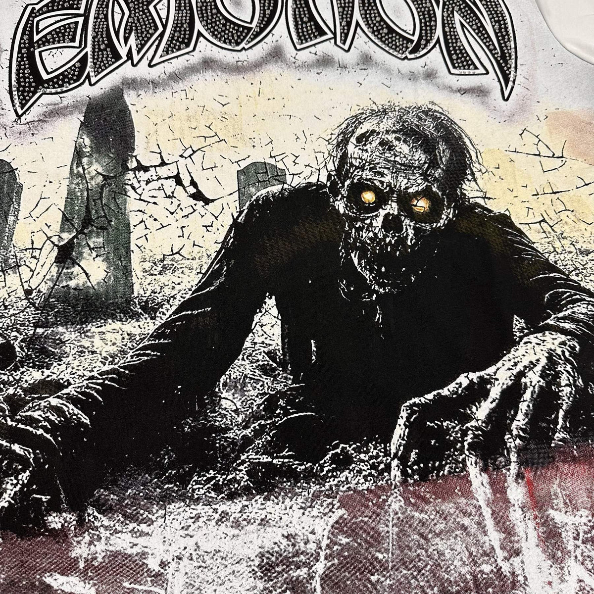 MIXED EMOTION Skull Graveyard Graphic T-Shirt
