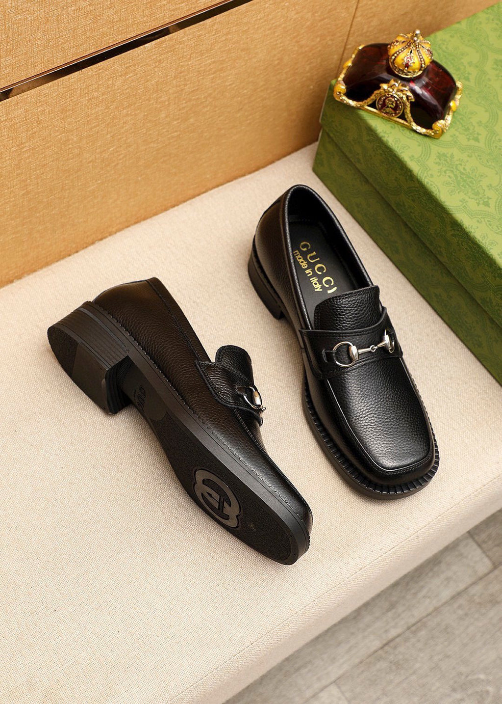 Gucci Black Textured Leather Loafers