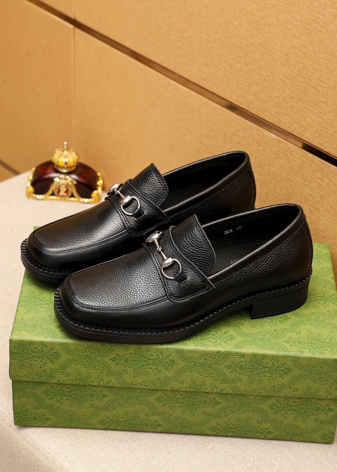 Gucci Black Textured Leather Loafers
