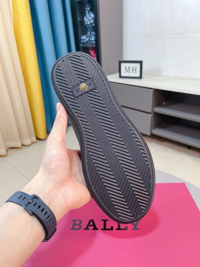 Bally Dark Gray Pebbled Leather Sneakers