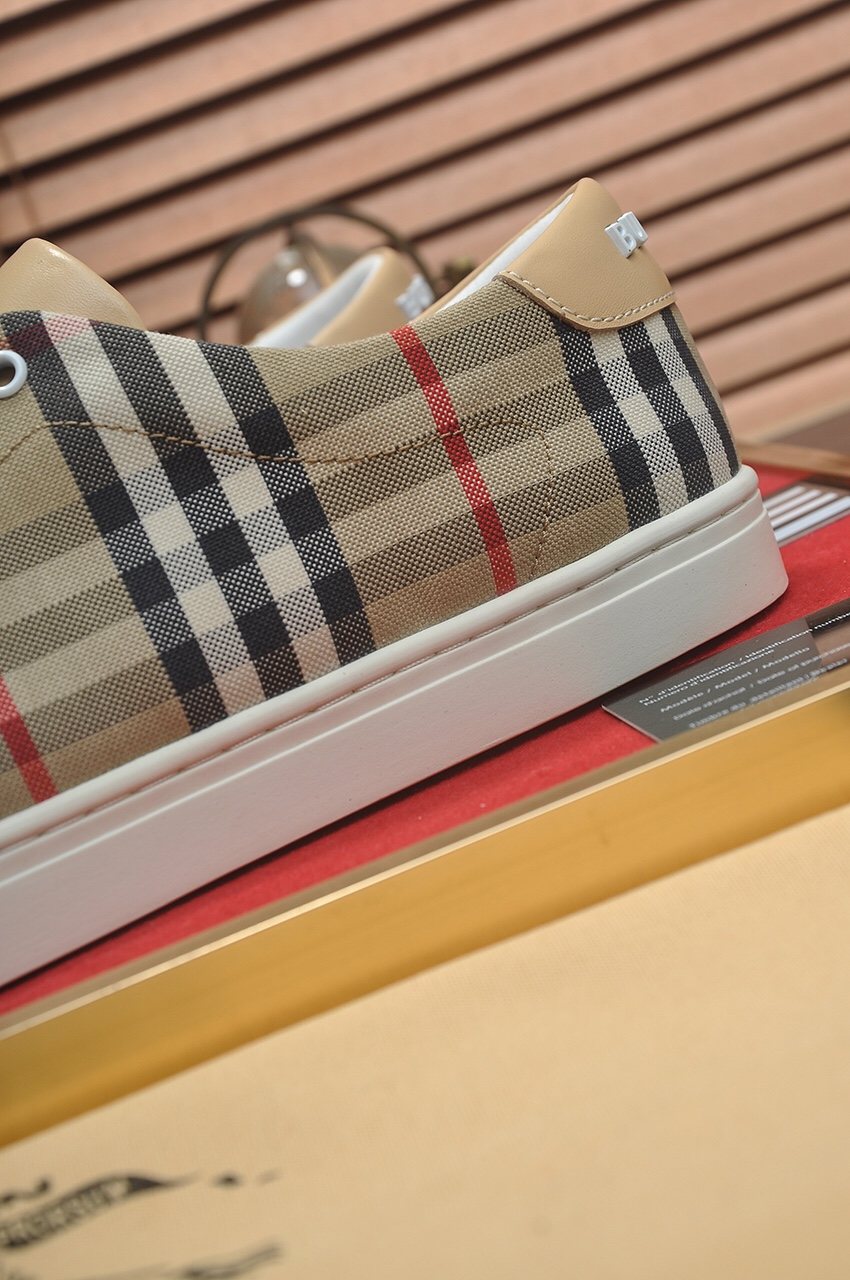 Burberry Beige Plaid Low-Top Sneakers - Lace-Up Closure