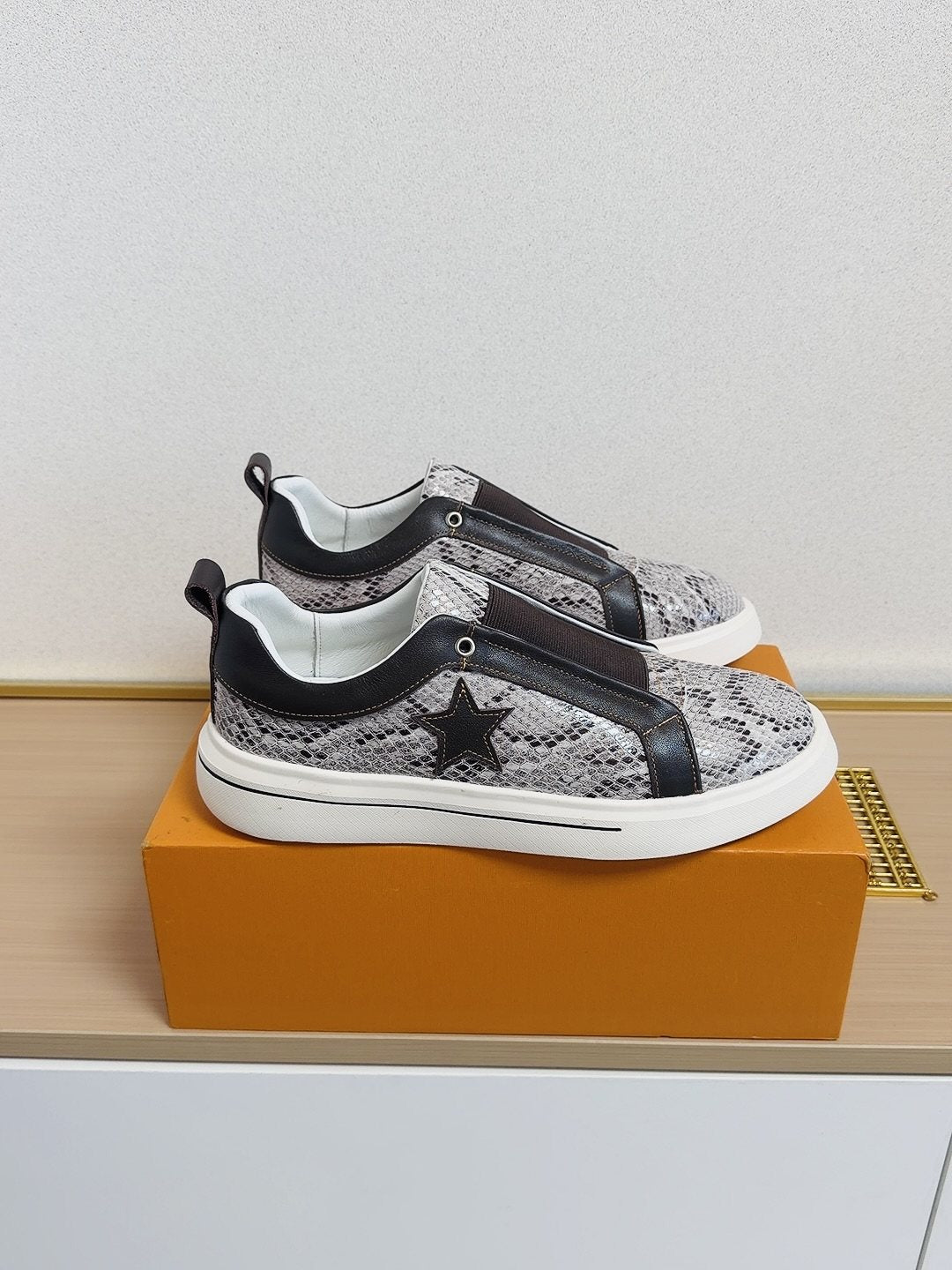 Louis Vuitton Star-Accent Low-Top Sneakers