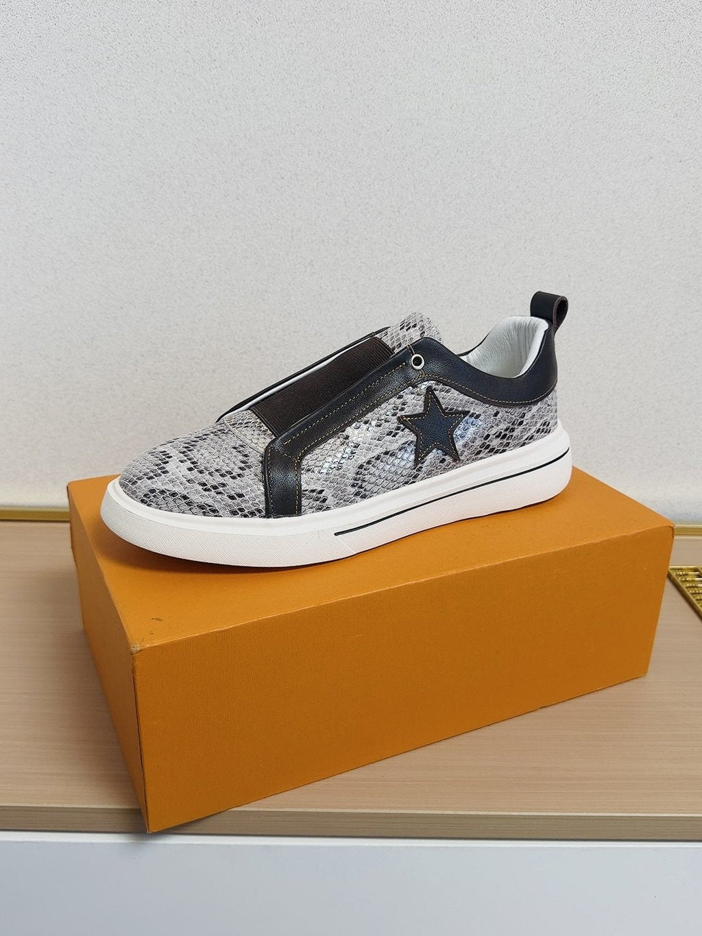 Louis Vuitton Star-Accent Low-Top Sneakers
