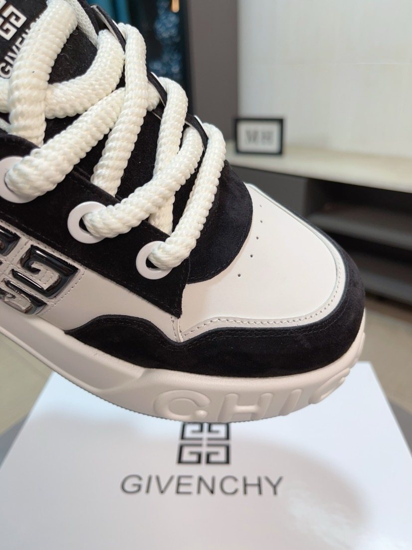 Givenchy Contrast-Panel Low-Top Sneakers